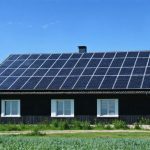 Spor o sončni energiji: Podeželsko zavetje ujete v energetski revoluciji