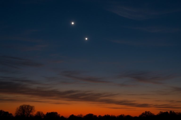 Jupiter en Mercurius schitteren in zeldzame avondluchtshow: zo kun je het hemelse paar vanavond zien